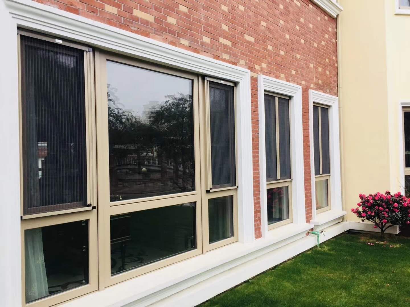 海寧的楊先生安裝韋柏隱形防蚊紗窗 海寧的楊先生安裝韋柏隱形防蚊紗窗